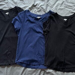 #119/120/121 Black and Blue V-Neck T-Shirt Bundle Set Size M